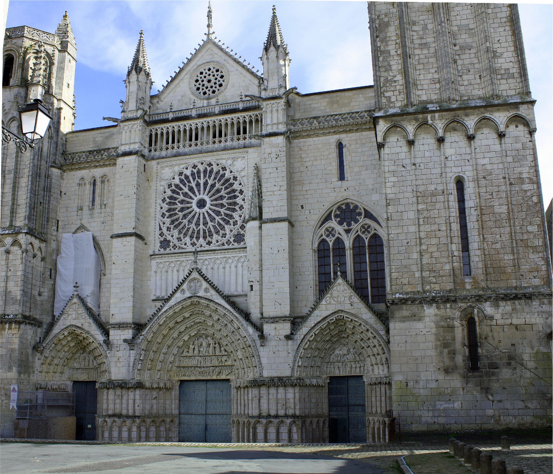 Poitiers: the city of a hundred bell towers